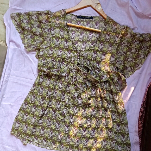 2 branded top - Picture 5 of 7